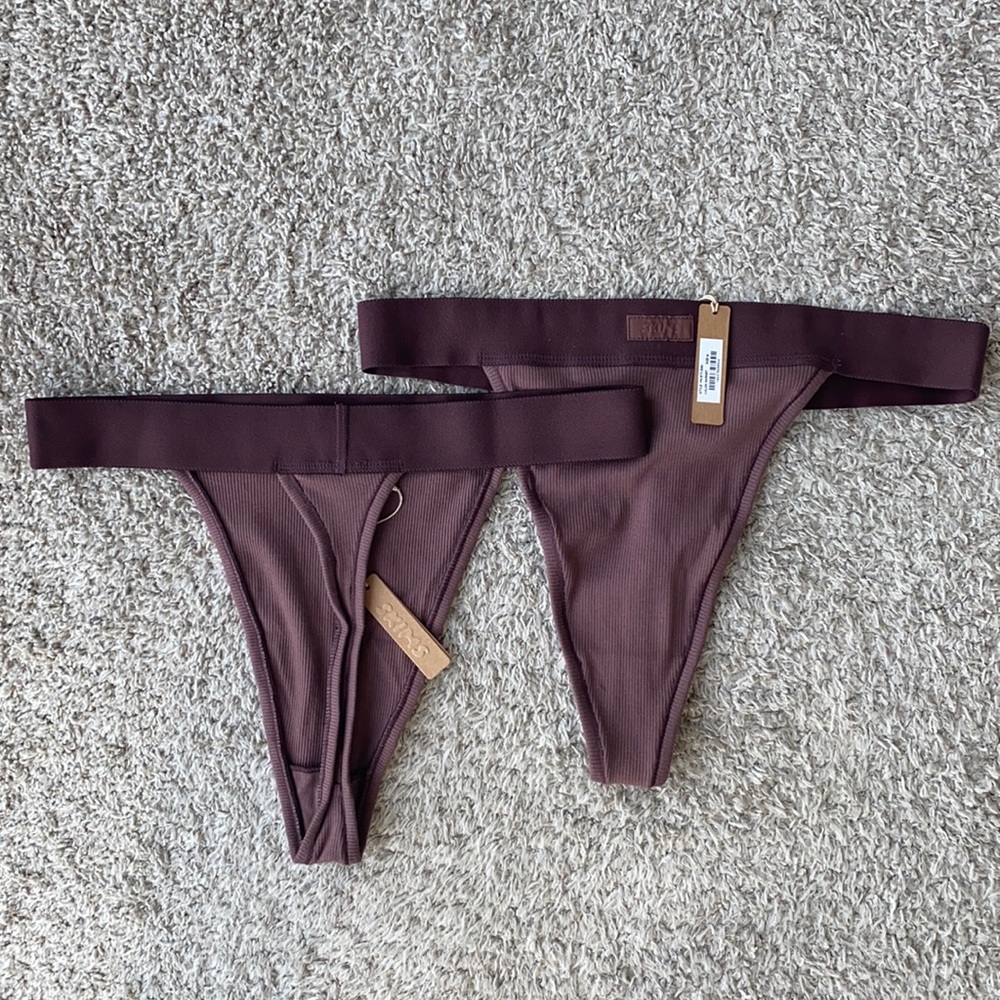 Skims Garnet Rib Thong M